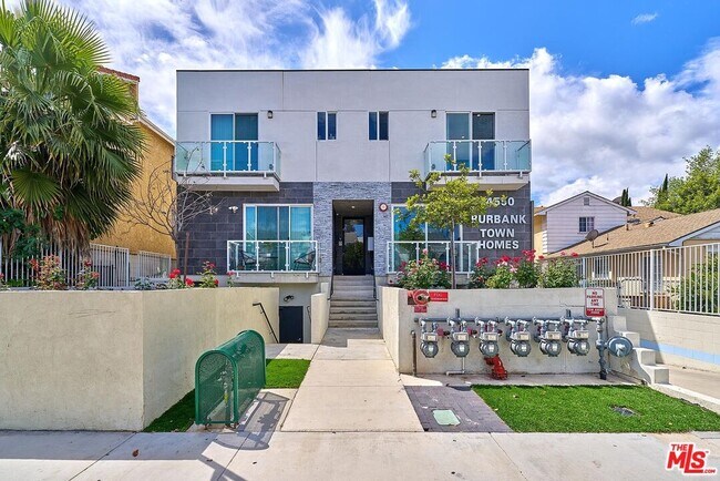 Building Photo - 14550 Burbank Blvd