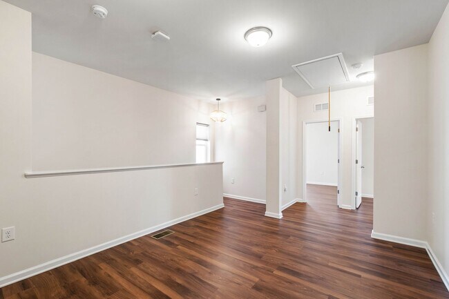 Building Photo - Charming, Well-Maintained Home in Central Morrisville!