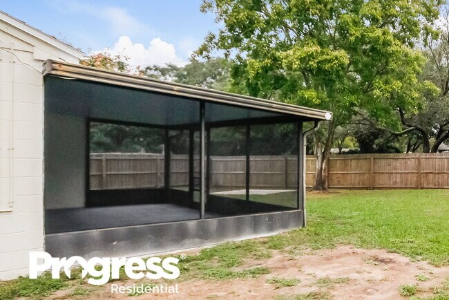 Building Photo - 428 Regal Park Dr