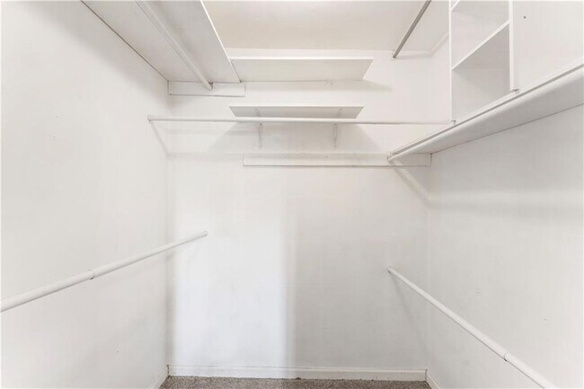 Building Photo - 870 Glendale Terrace NE