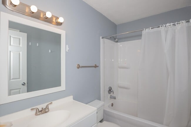 Building Photo - 3430 Holiday Ct