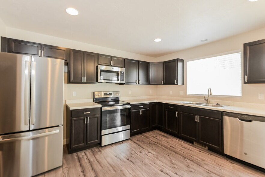 Building Photo - 3036 S Red Pine Dr