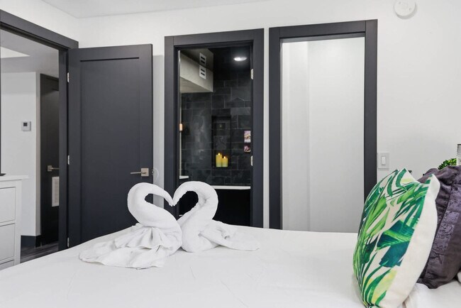 Building Photo - 8743 Thomas Dr