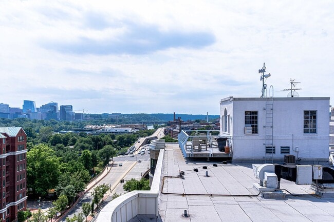 Building Photo - Beautiful One Bedroom in the Heart of Foggy Bottom| Water and Gas Included!