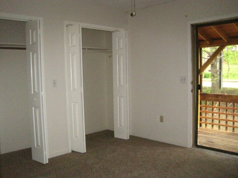 Building Photo - 204 Laurel Cir Dr