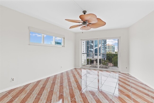Building Photo - 720 Bayshore Dr