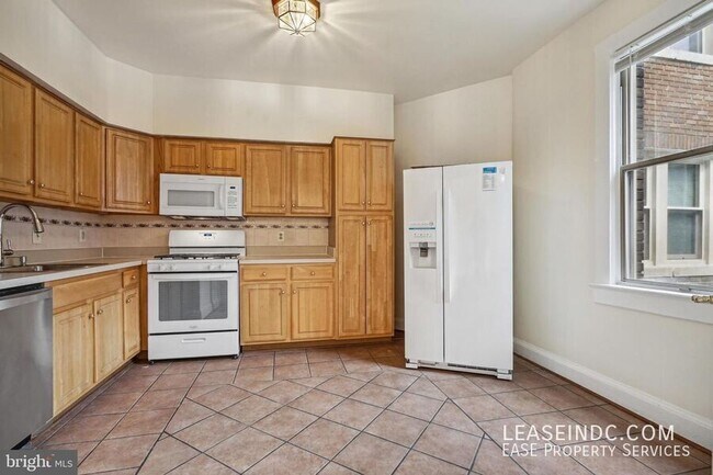 Building Photo - 1725 Lanier Pl NW