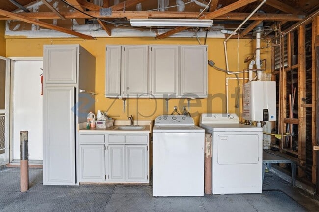 Building Photo - 44119 Kirkland Ave