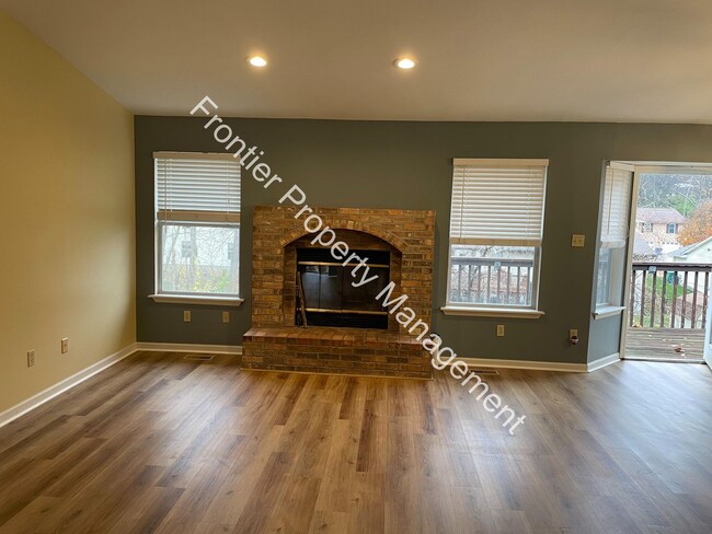 Building Photo - 2116 Doe Run Dr