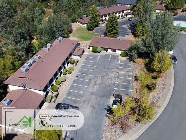 Interior Photo - 300 Boulder Creek Dr, Redding, CA 96003