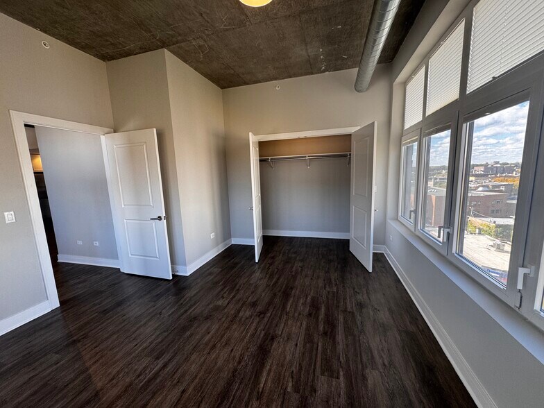 Building Photo - 3845 N Broadway St