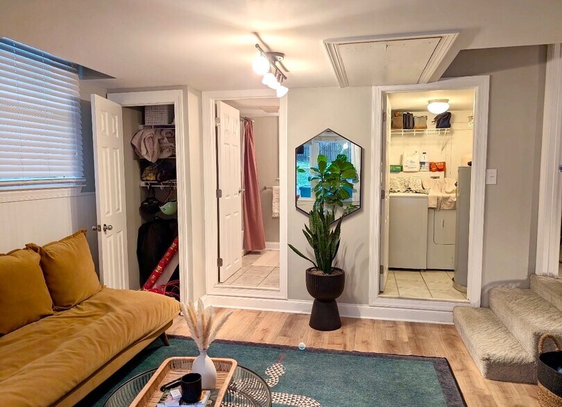 Building Photo - 2000 Upland Dr