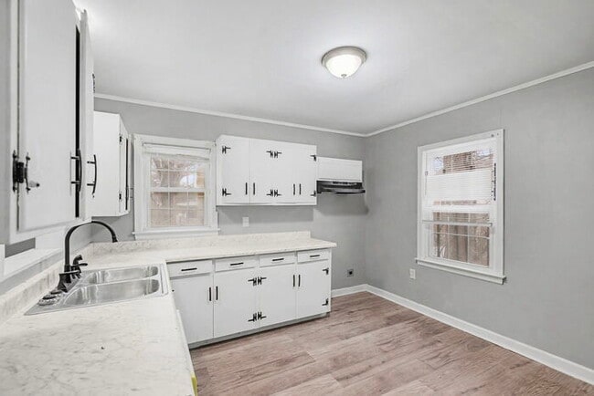 Building Photo - 1604 Alta Vista Ave