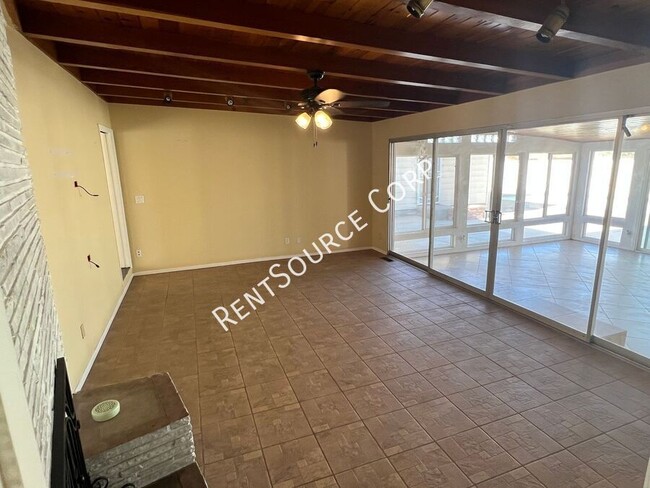 Building Photo - 3 Bedroom + Large Addition + Pool - Ranch ...