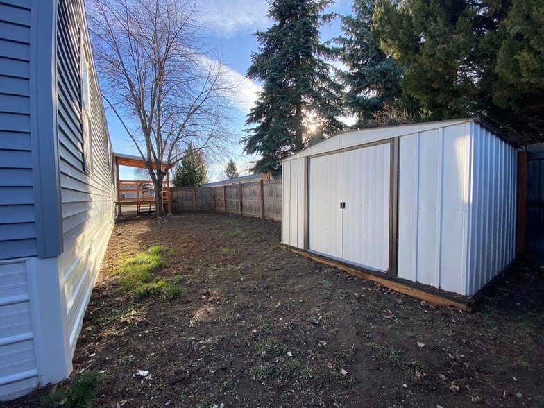 Building Photo - 2099 W Plymouth Cir