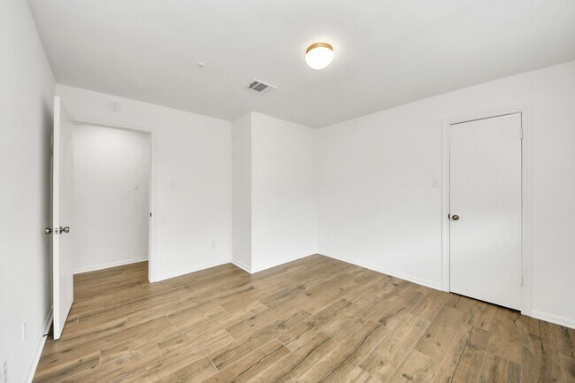 Building Photo - 8006 Oakington Dr