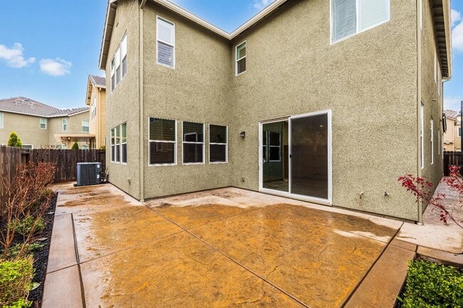 Building Photo - 4 Bedroom Upscale Rocklin Home Available NOW