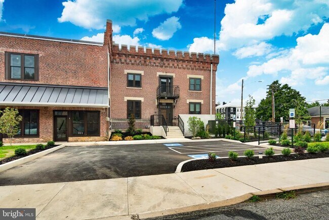 Building Photo - 123 S Main St