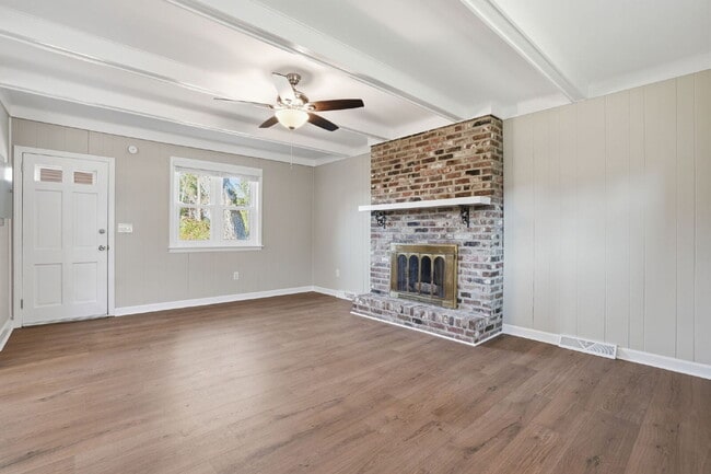 Building Photo - 32 Moore Dr