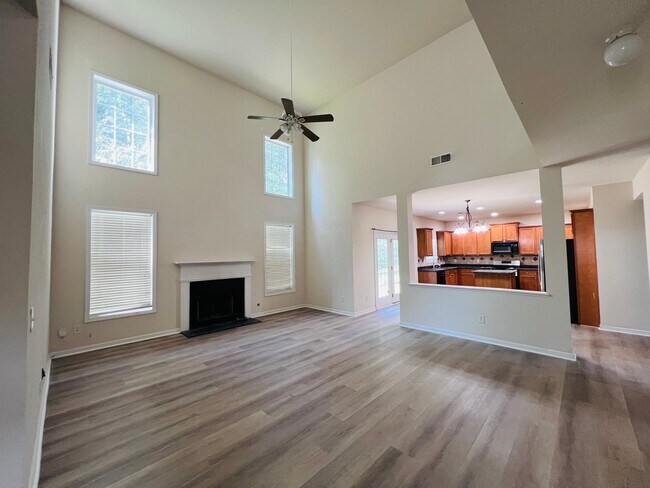 Building Photo - 870 Bishops Run Ln