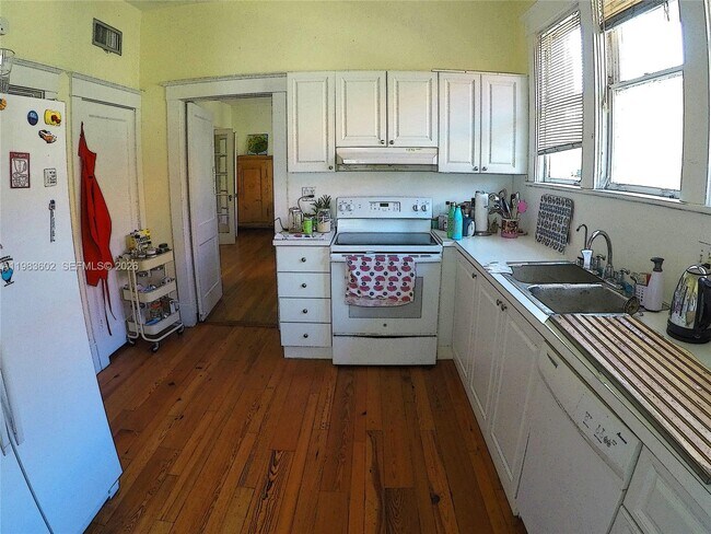 Building Photo - 2000 S Miami Ave