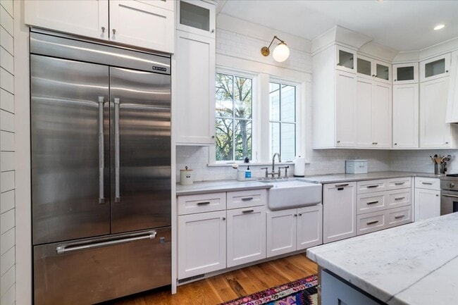 Building Photo - Fully Furnished Home In The Groves