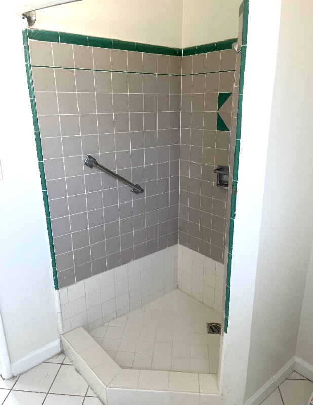 Building Photo - 250 Cliff Dr