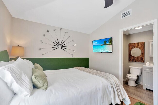 Building Photo - 1679 Tampa Rd