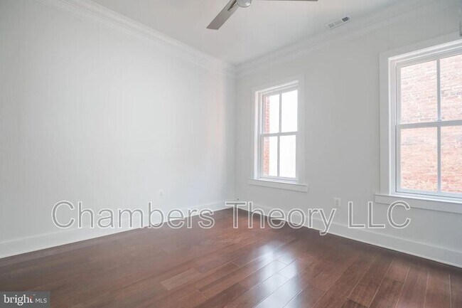 Building Photo - 1640 19th St NW
