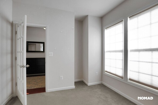 Building Photo - Stunning 4BR Townhome in National Harbor