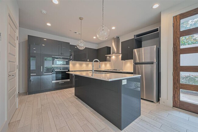 Building Photo - 11603 Royal Ivory Crossing