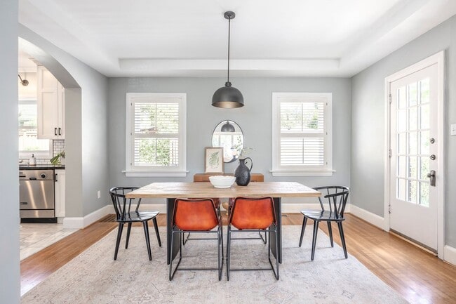 Building Photo - Elegant Sugar House Living: Finished Basement and Prime Location