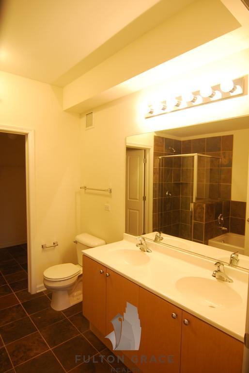 Building Photo - 1464 S MICHIGAN Ave