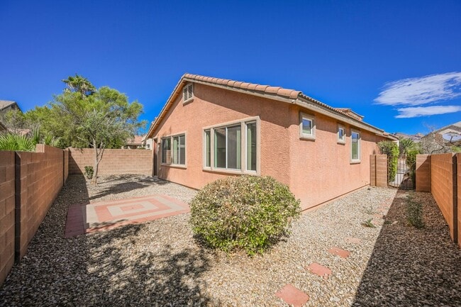 Building Photo - Welcome Home!  One Store Home