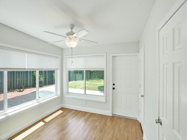 Building Photo - 1713 NE 15th Ave