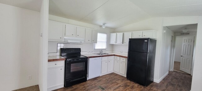 Building Photo - Ready to Move in