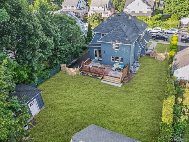 Building Photo - 12 Risley Pl