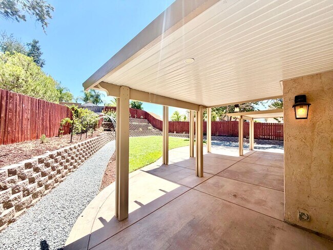 Building Photo - Cul-de-Sac 3 Bedroom 2 Bathroom Home with SOLAR, 3-Car Garage & LARGE Backyard
