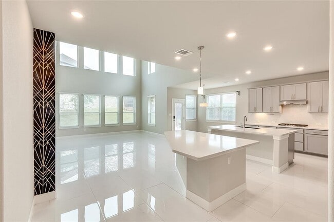 Building Photo - 5520 La Canada Wy