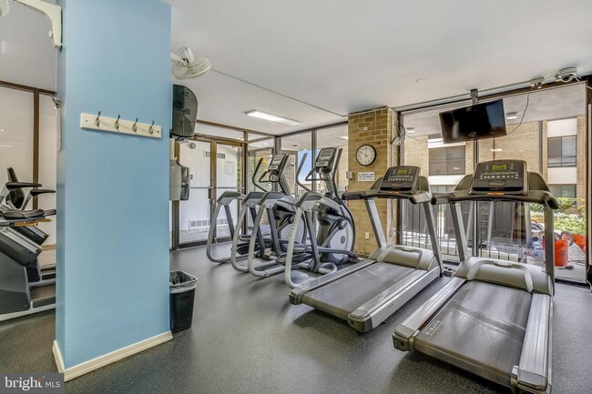 Building Photo - 4 Monroe St