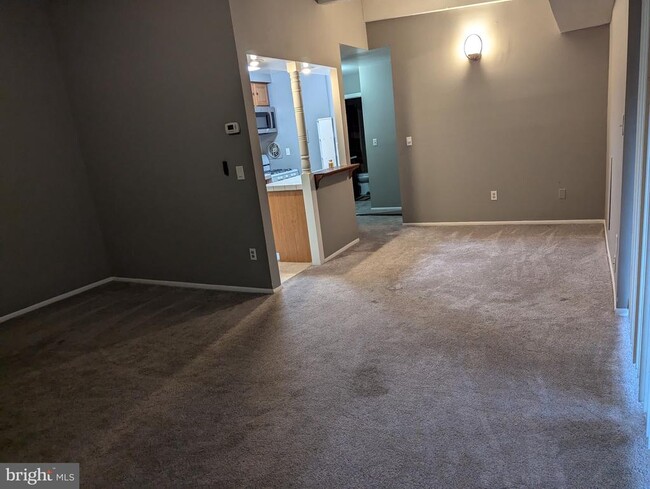 Building Photo - 5546 Karen Elaine Dr