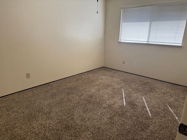 Building Photo - Holly