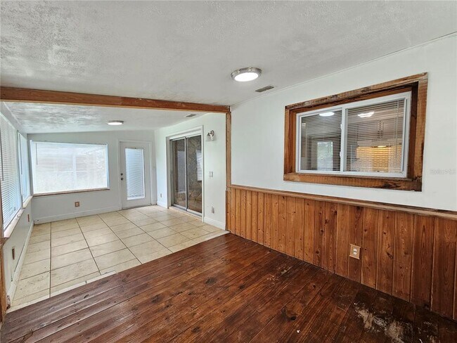 Building Photo - 15812 Sea Pines Dr