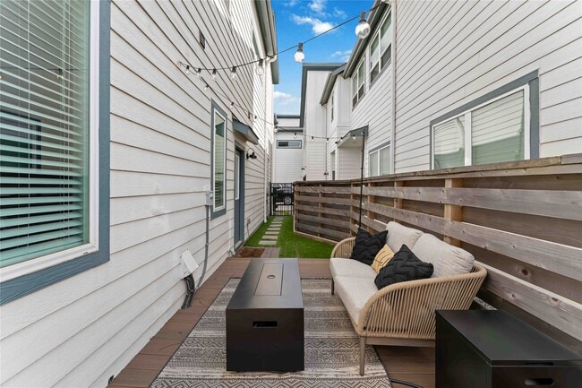 Building Photo - 671 Press St