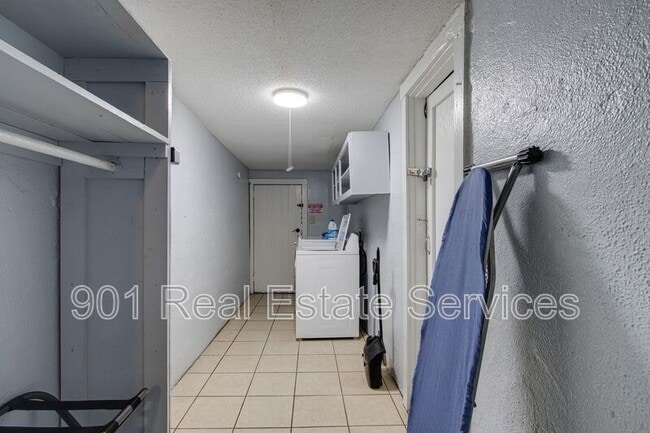 Building Photo - 1954 Manila Ave