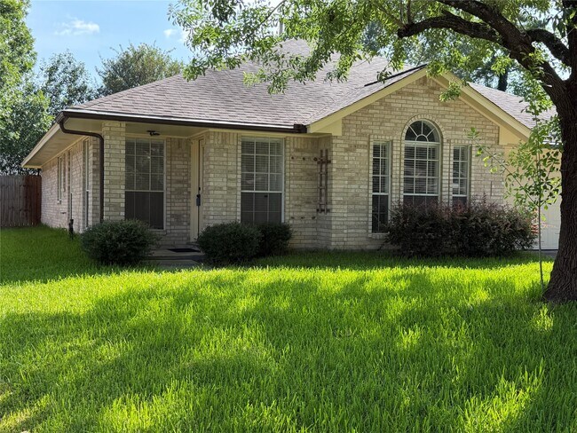 Building Photo - 2238 Pine Cone Dr