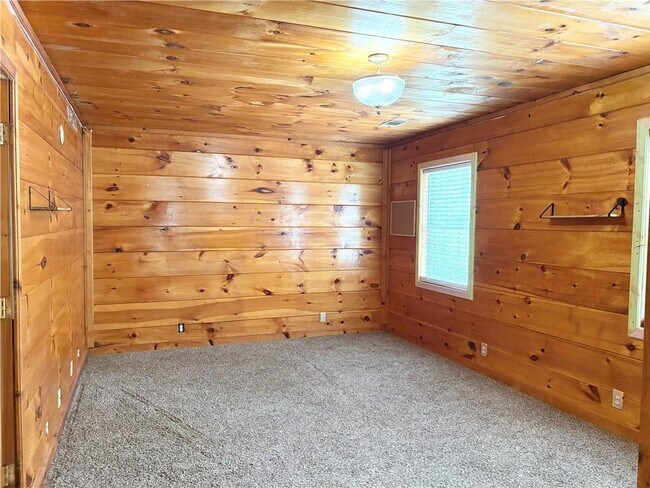 Building Photo - 368 White Pine Crossover