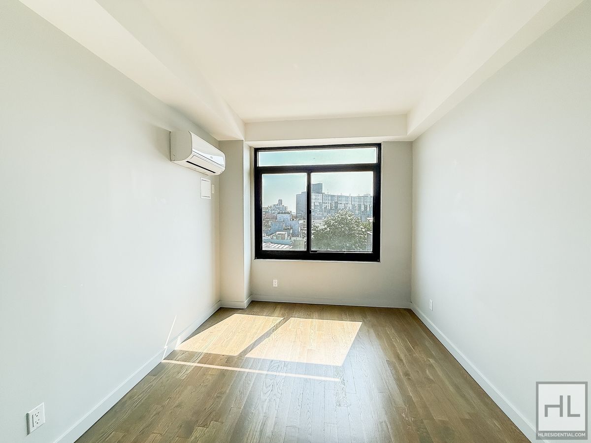 Building Photo - Bushwick Avenue / Spacious 2-Bed 1-Bath / ...