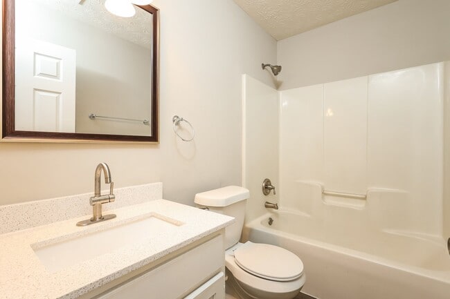 Building Photo - 812 Pine Hill Ct