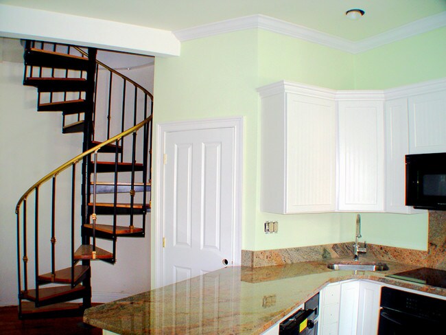 Building Photo - 21 Chestnut St